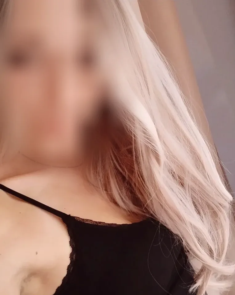 Claudia, 26