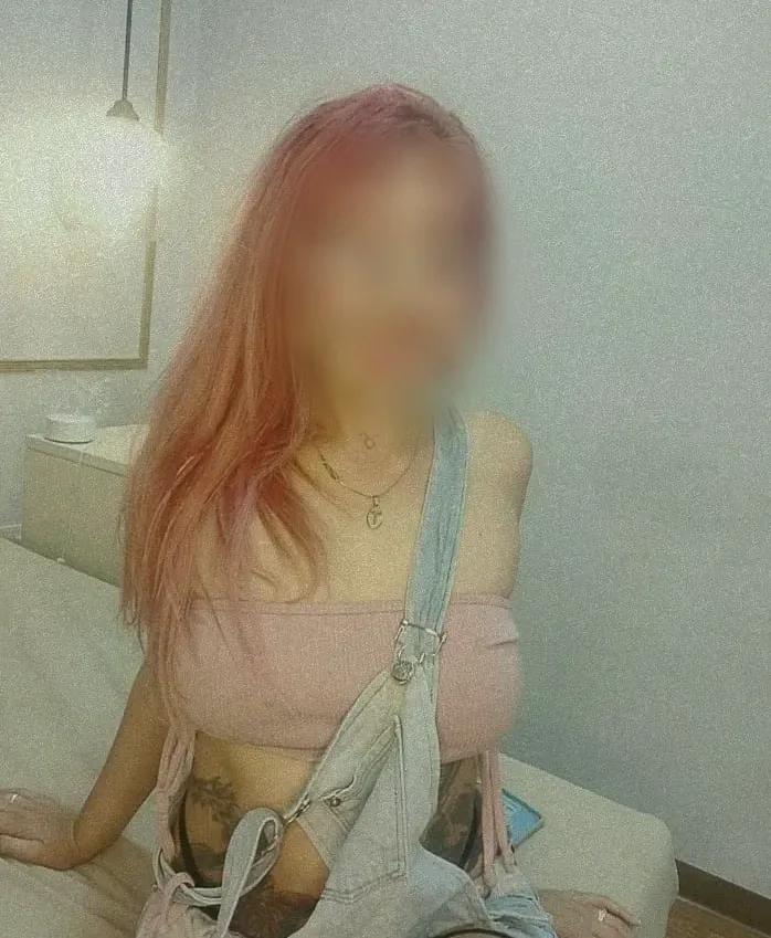 Nora, 27