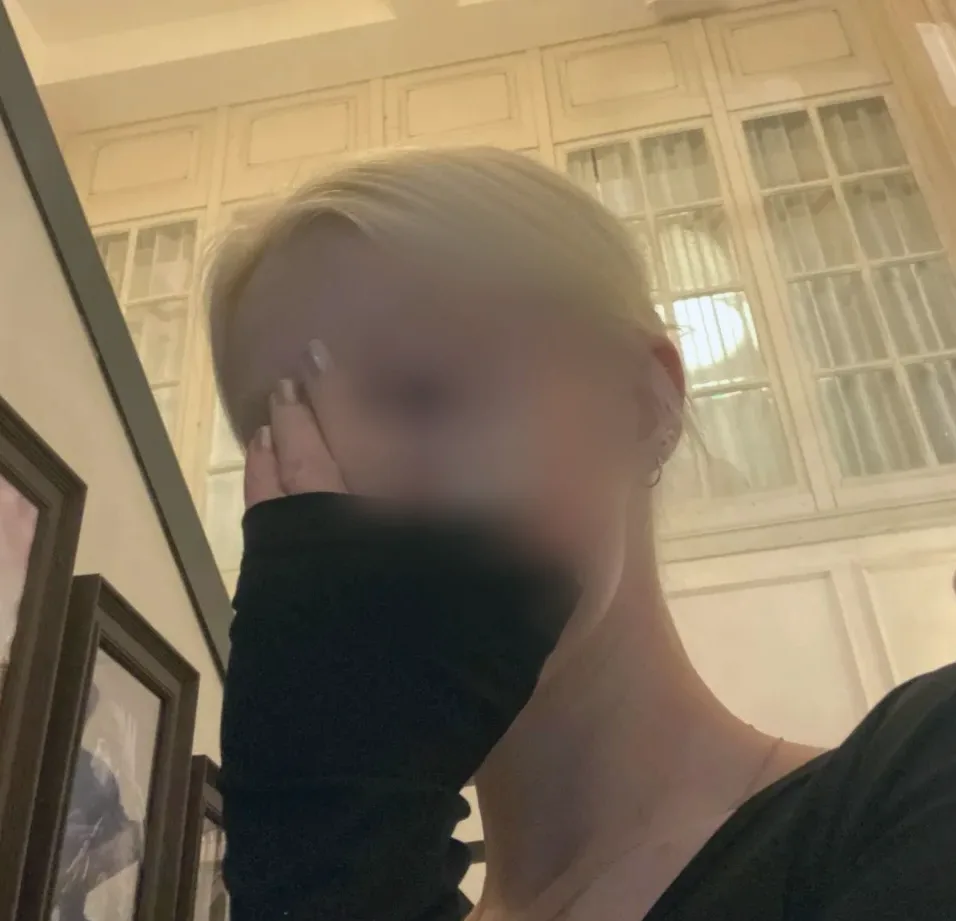 Saskia, 24