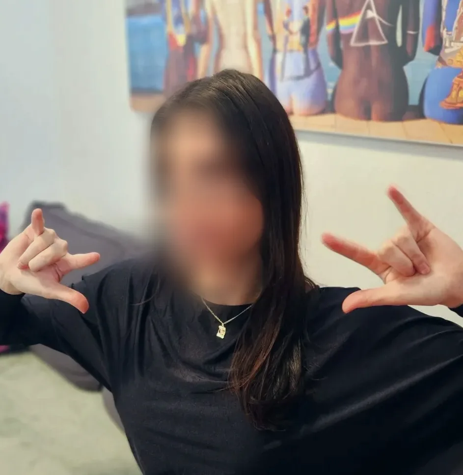 Zeynep, 27